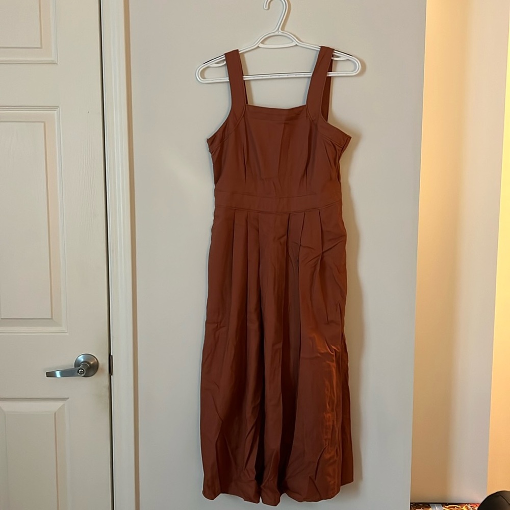 NWOT Rust Midi dress with pockets